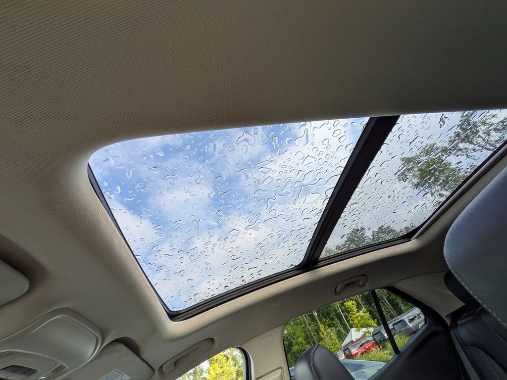 Used 2022 Buick Envision Essence w/ Technology Package I FWD image 21