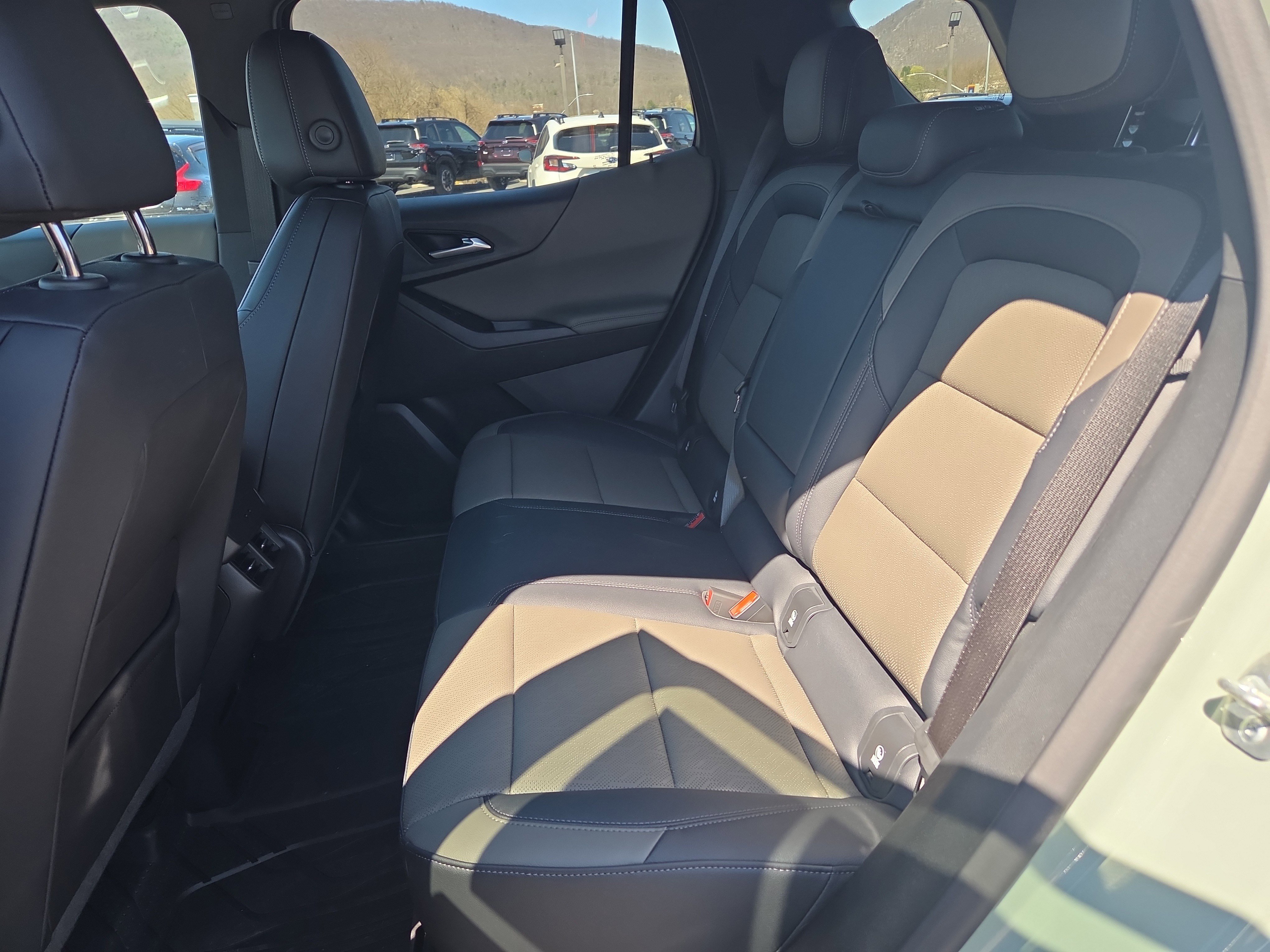 Used 2025 Chevrolet Equinox LT w/ Convenience Package II image 13