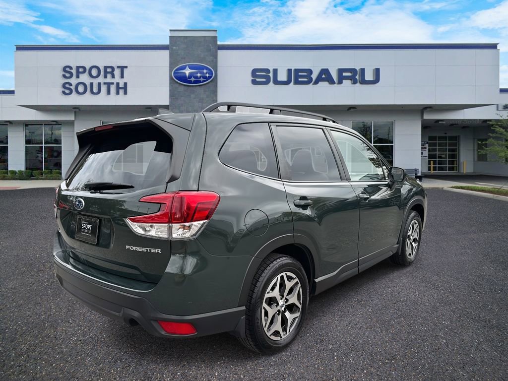 Used 2023 Subaru Forester Premium image 3