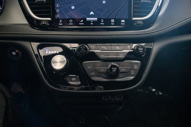 Used 2024 Chrysler Pacifica Select FWD image 26