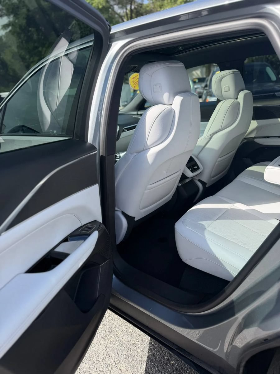 Used 2024 Cadillac Lyriq Luxury AWD/4WD image 19