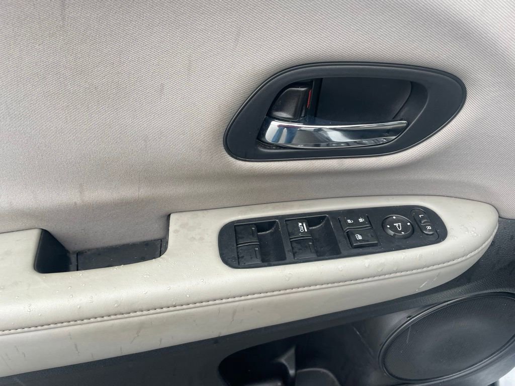 Used 2017 Honda HR-V LX image 11
