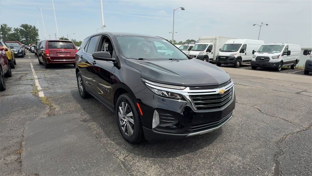 Used 2023 Chevrolet Equinox LT image 2