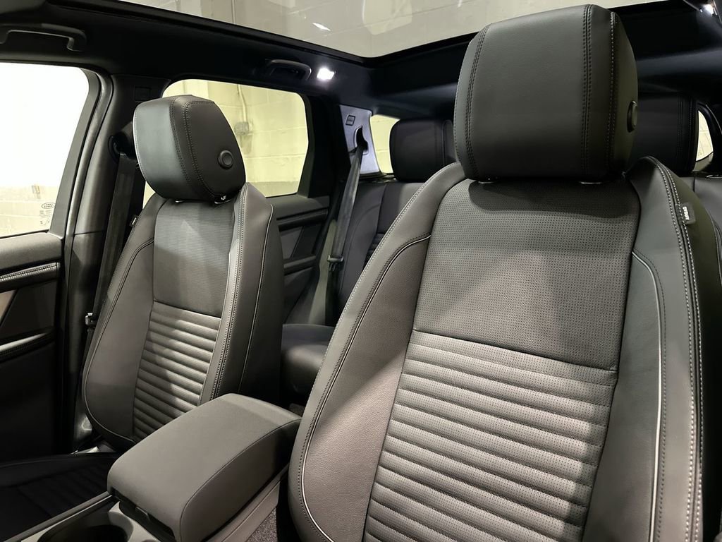 New 2026 Land Rover Discovery Sport Landmark image 10