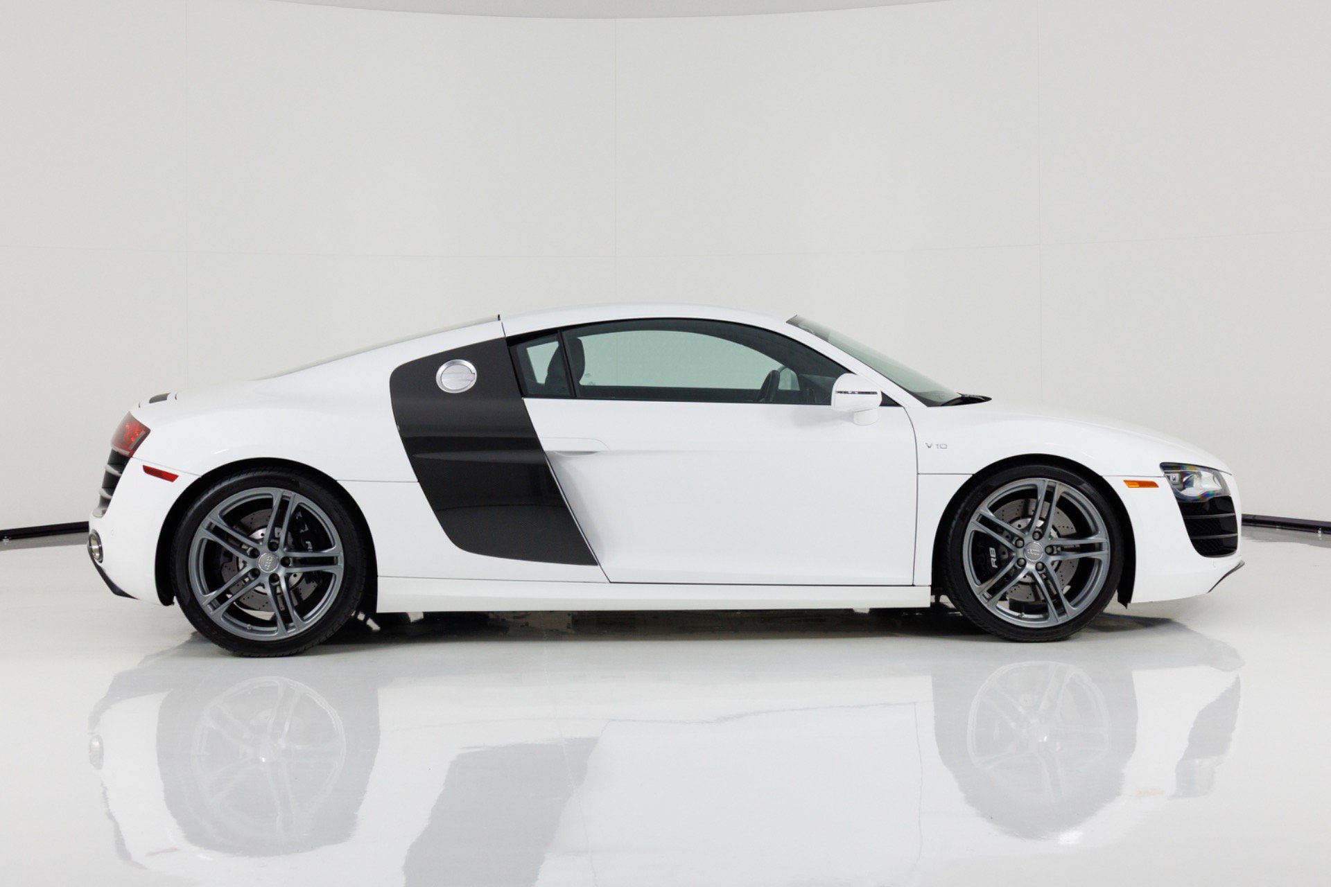 Used 2012 Audi R8 V10 AWD/4WD image 2