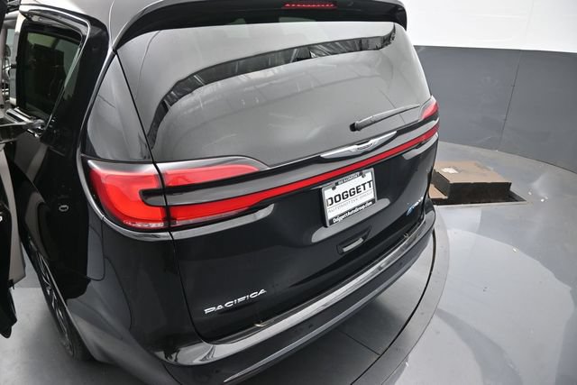 Used 2024 Chrysler Pacifica Limited FWD image 10