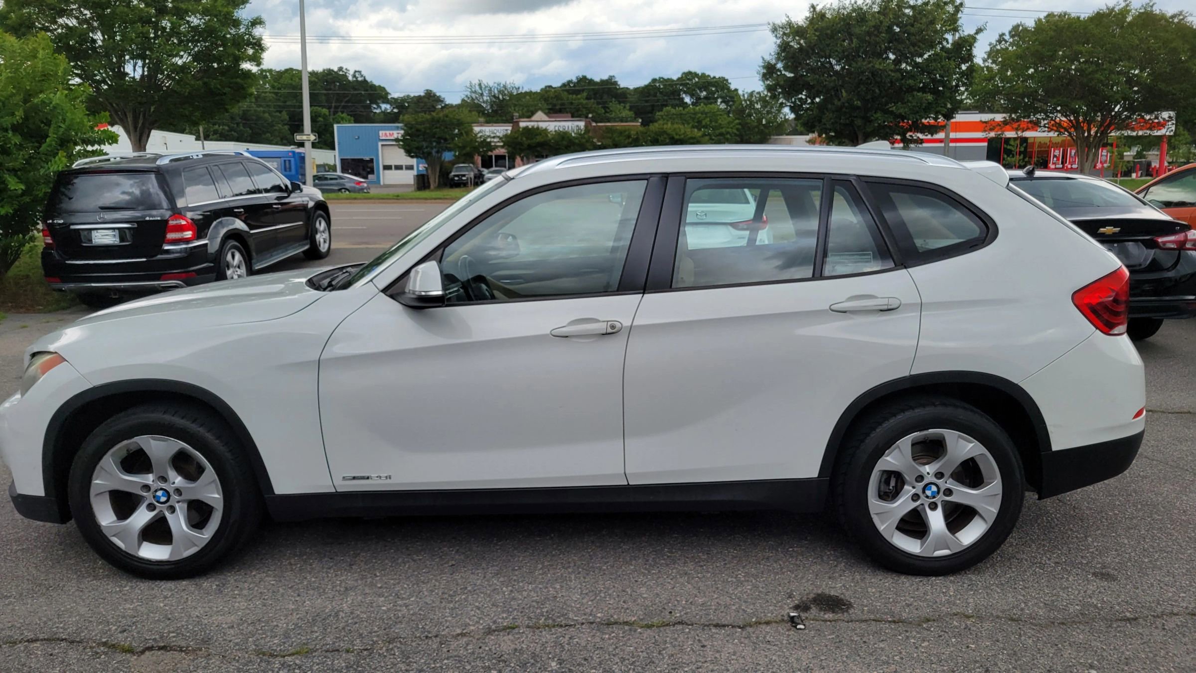 Used 2013 BMW X1 sDrive28i RWD image 2
