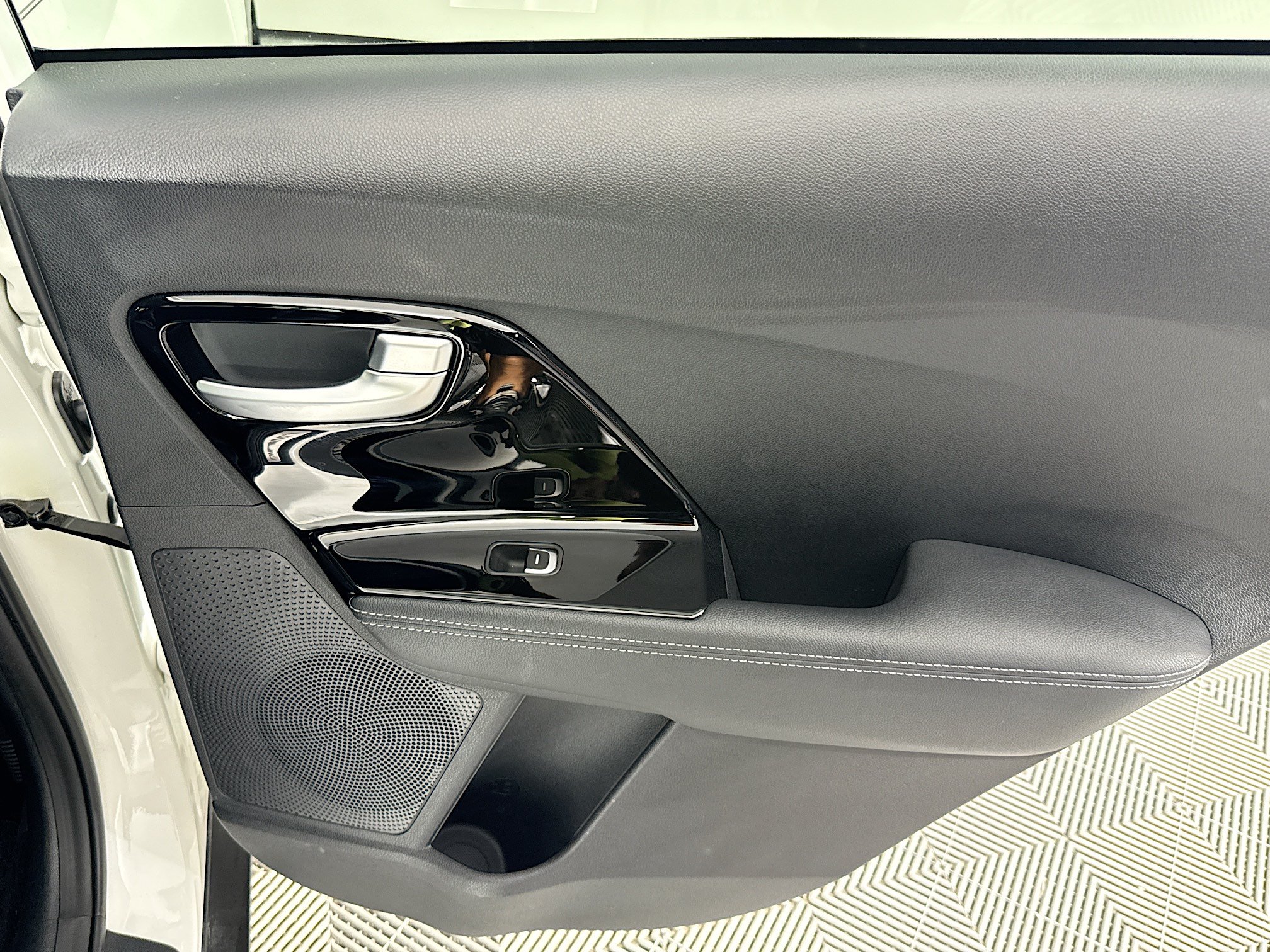 Used 2019 Kia Niro Touring FWD image 26