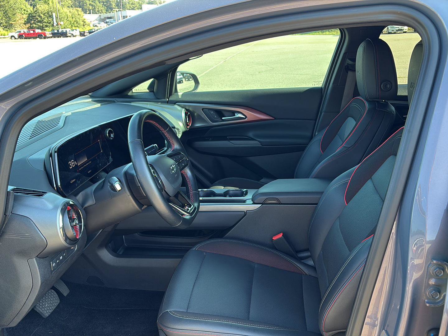 Used 2024 Chevrolet Equinox EV RS FWD image 8