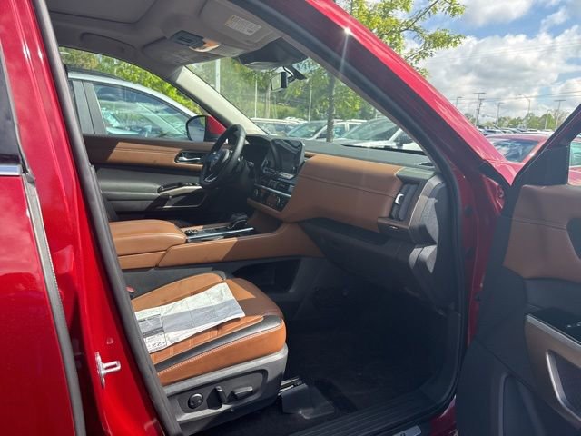 Used 2023 Nissan Pathfinder Platinum w/ Cargo Package AWD/4WD image 5