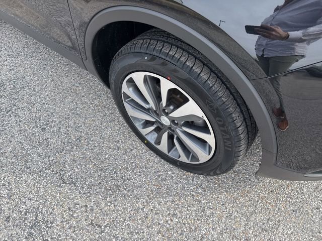 Used 2022 Buick Encore Preferred w/ Safety Package AWD/4WD image 39