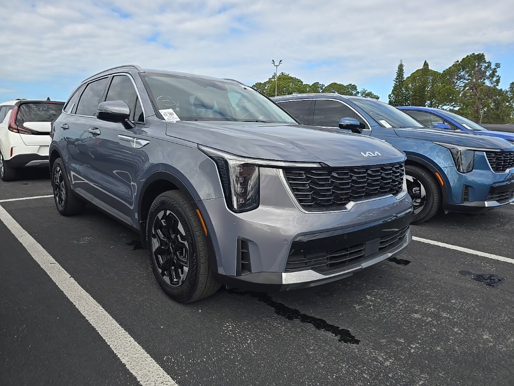 Certified 2025 Kia Sorento S image 2