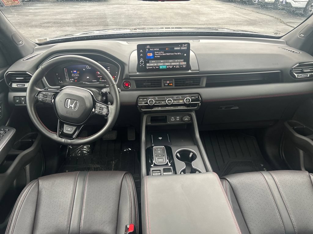 Used 2025 Honda Pilot Black Edition image 15