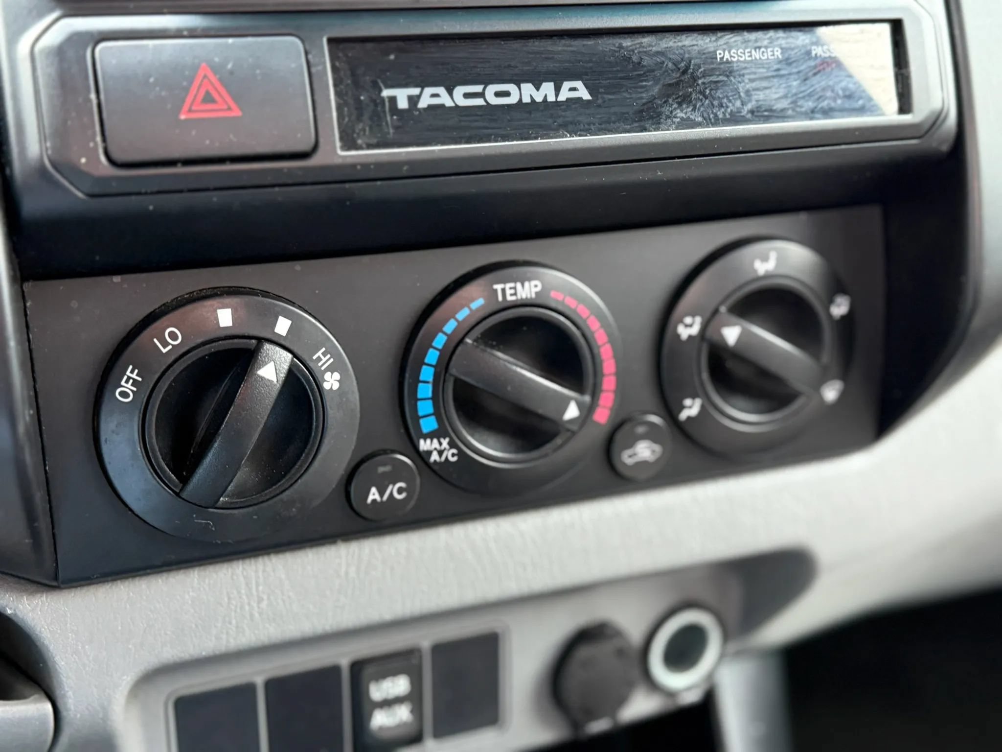 Used 2015 Toyota Tacoma 2WD Access Cab w/ Convenience Package image 25