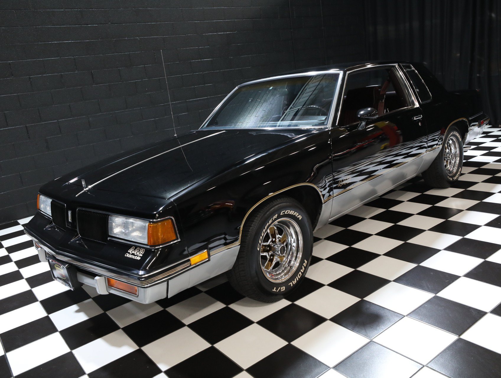Used 1987 Oldsmobile Cutlass Supreme Salon RWD image 8