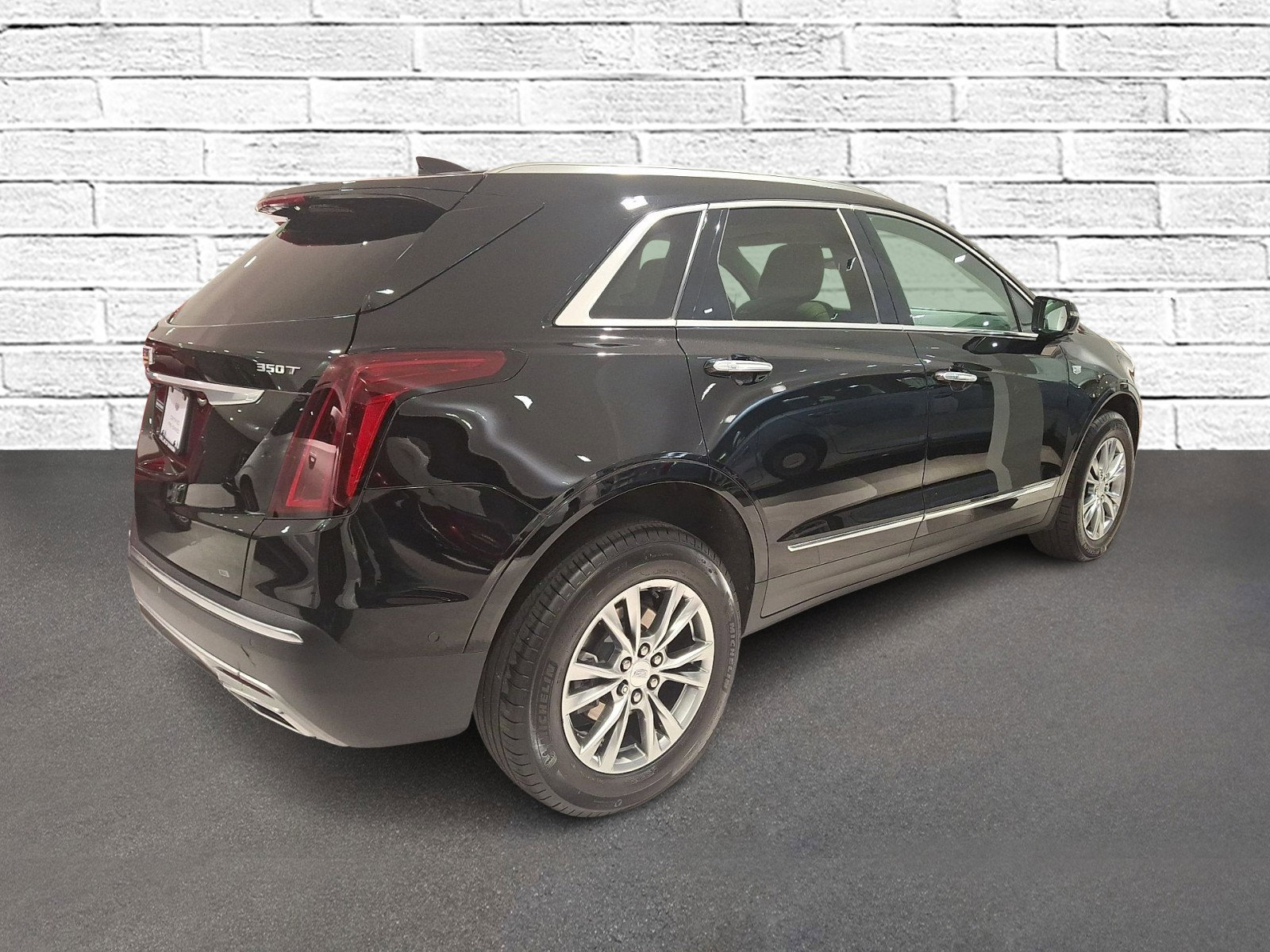 Certified 2023 Cadillac XT5 Premium Luxury w/ Technology Package AWD/4WD image 5