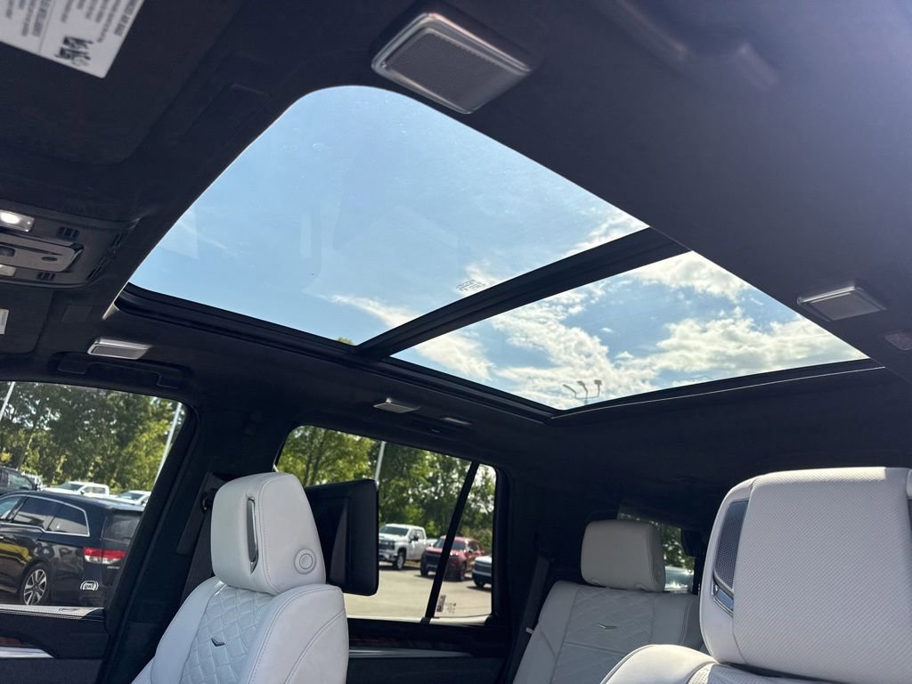 Used 2025 Cadillac Escalade Sport Platinum w/ LPO, Floor Liner Package AWD/4WD image 12
