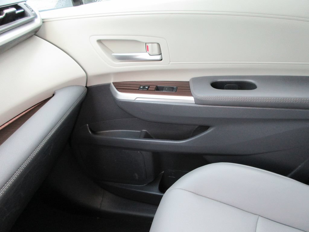 Used 2022 Toyota Sienna XLE AWD/4WD image 33