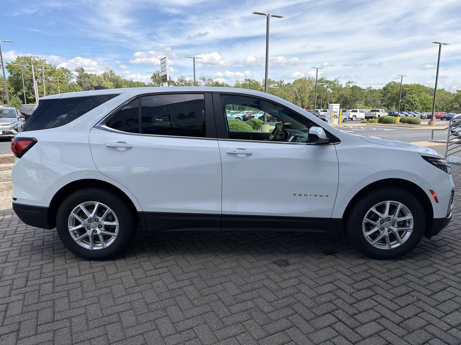 Used 2023 Chevrolet Equinox LT AWD/4WD image 7