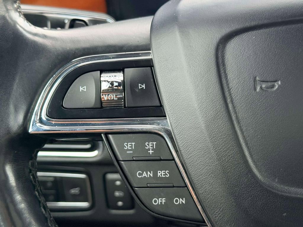 Used 2019 Lincoln Navigator L Select AWD/4WD image 23