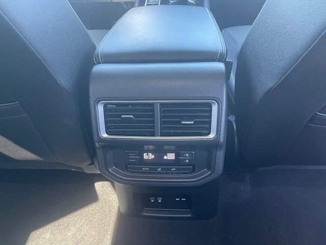 Used 2025 Volkswagen Atlas SE AWD/4WD image 13