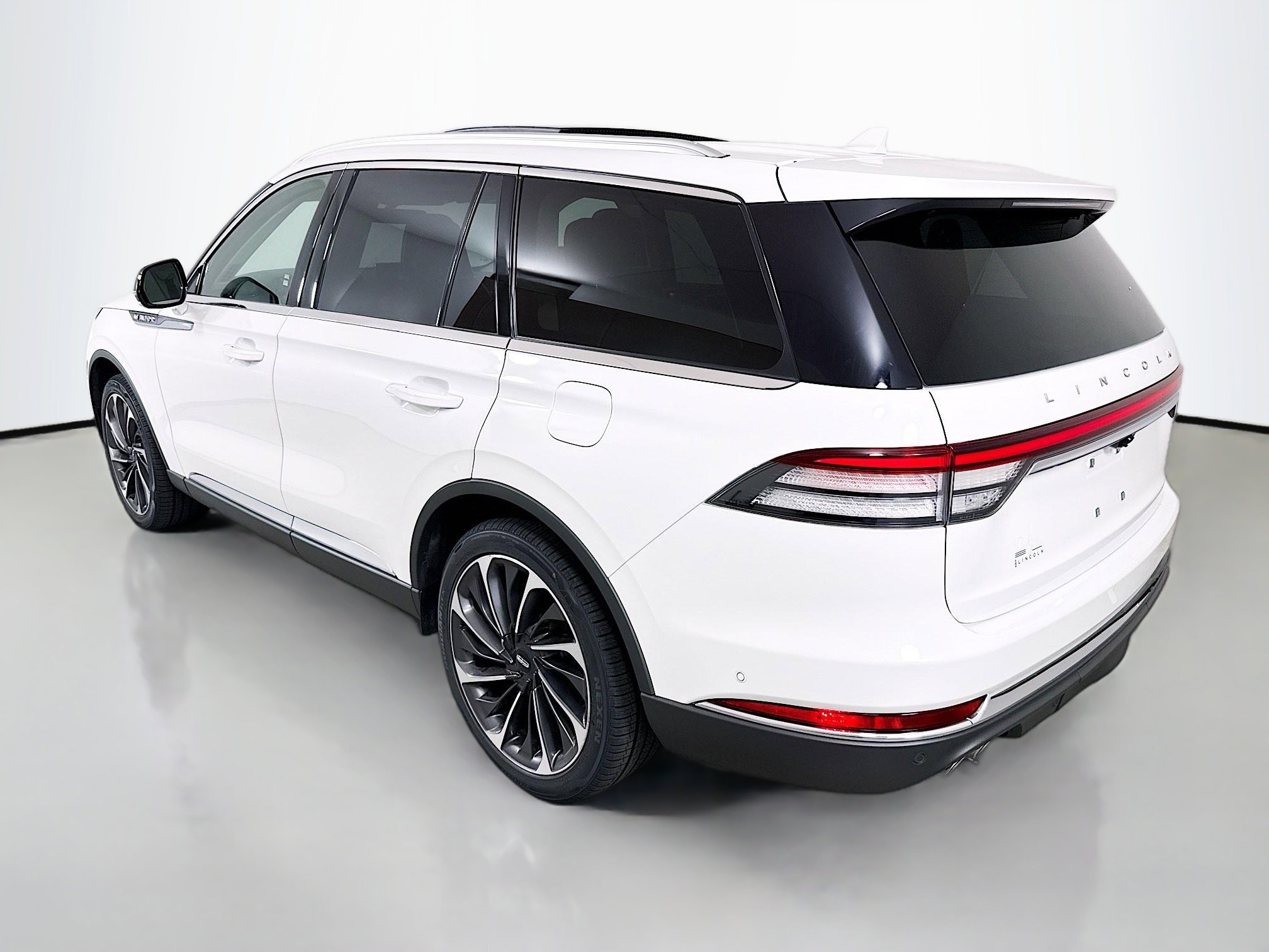 Used 2021 Lincoln Aviator Reserve w/ Equipment Group 202A image 5