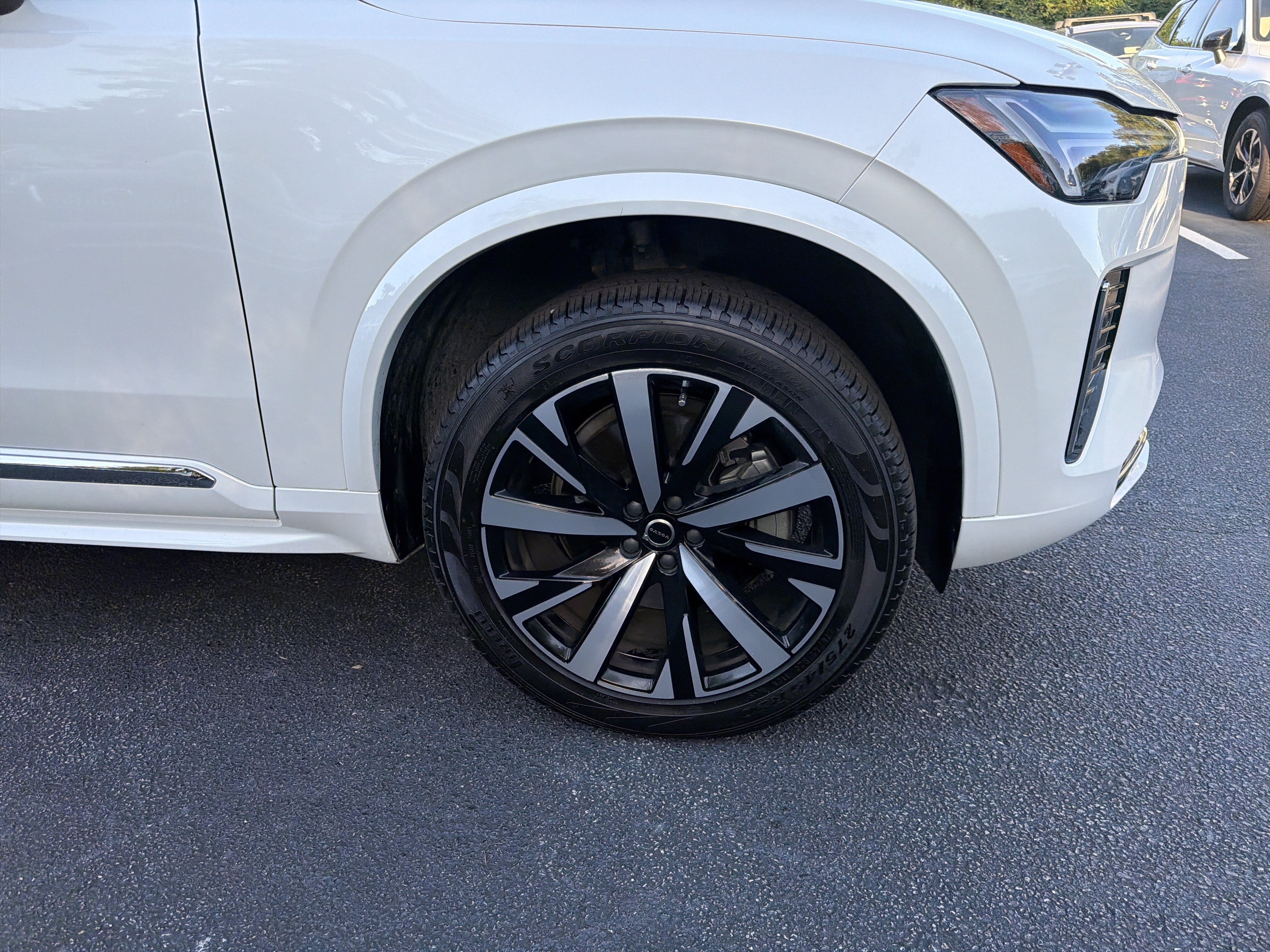Certified 2025 Volvo XC90 B5 Core AWD/4WD image 13
