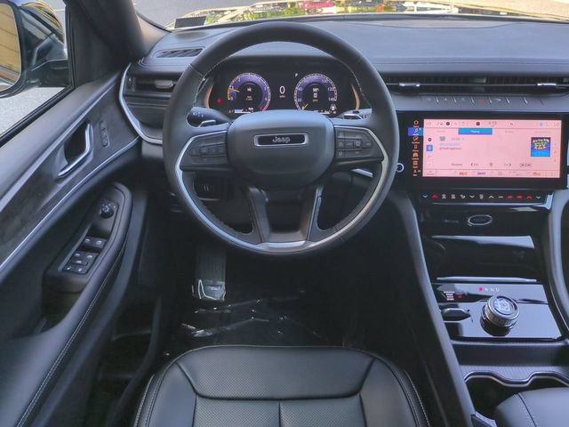 New 2026 Jeep Grand Cherokee Limited w/ Luxury Tech Group II AWD/4WD image 16