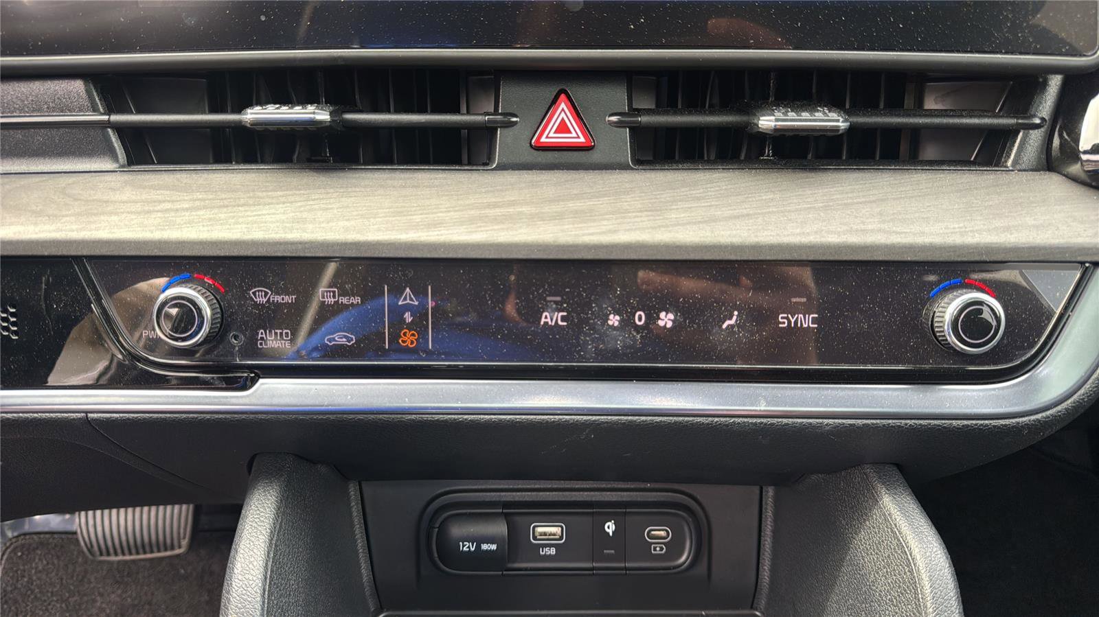 Used 2025 Kia Sportage X-Line w/ Premium Package image 18