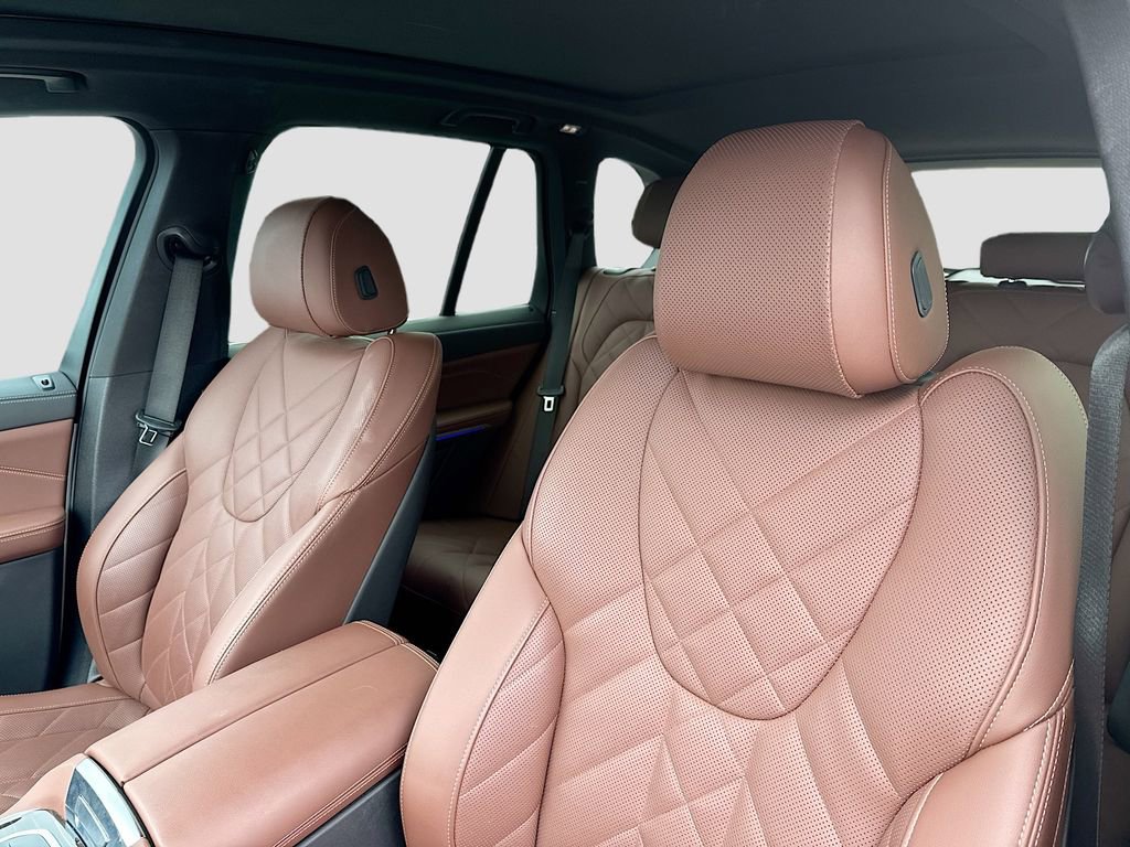 Used 2025 BMW X5 xDrive40i w/ Parking Assistance Package image 12