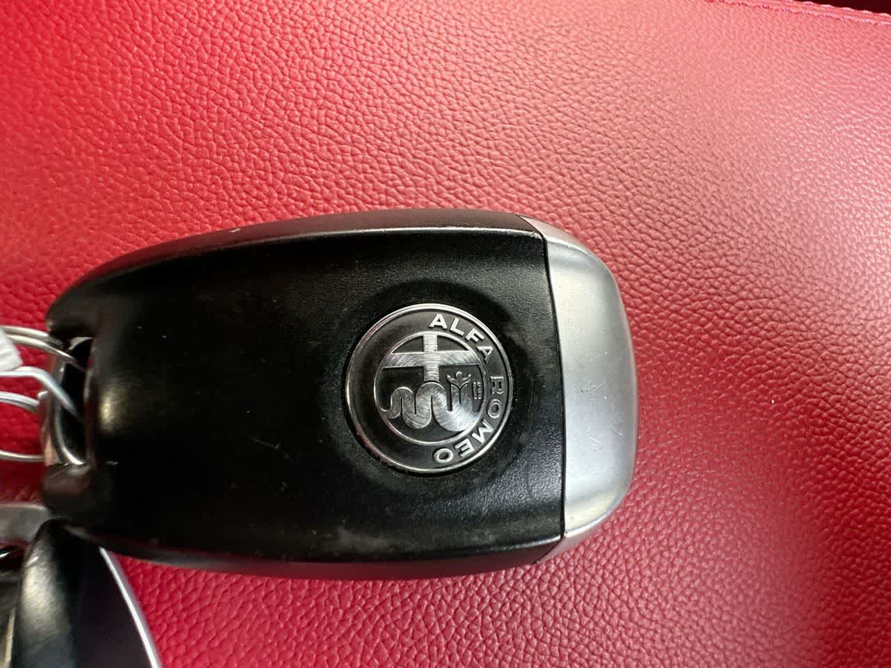 Used 2022 Alfa Romeo Giulia Veloce RWD image 28