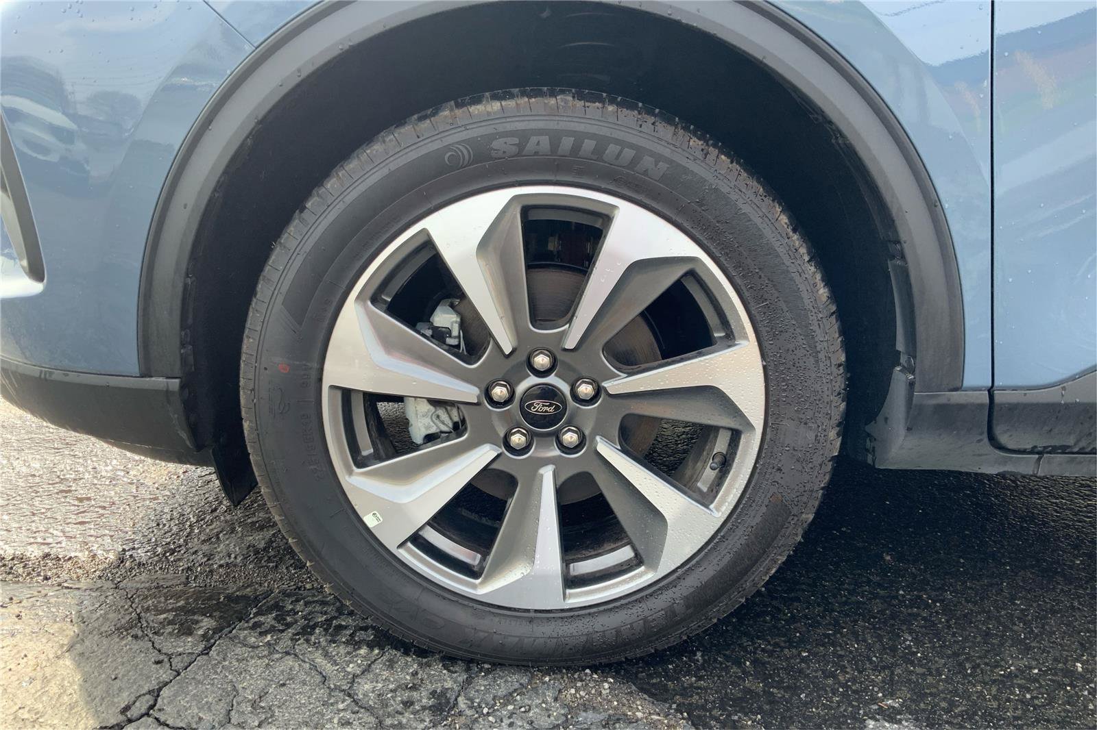 Used 2025 Ford Escape Platinum AWD/4WD image 25