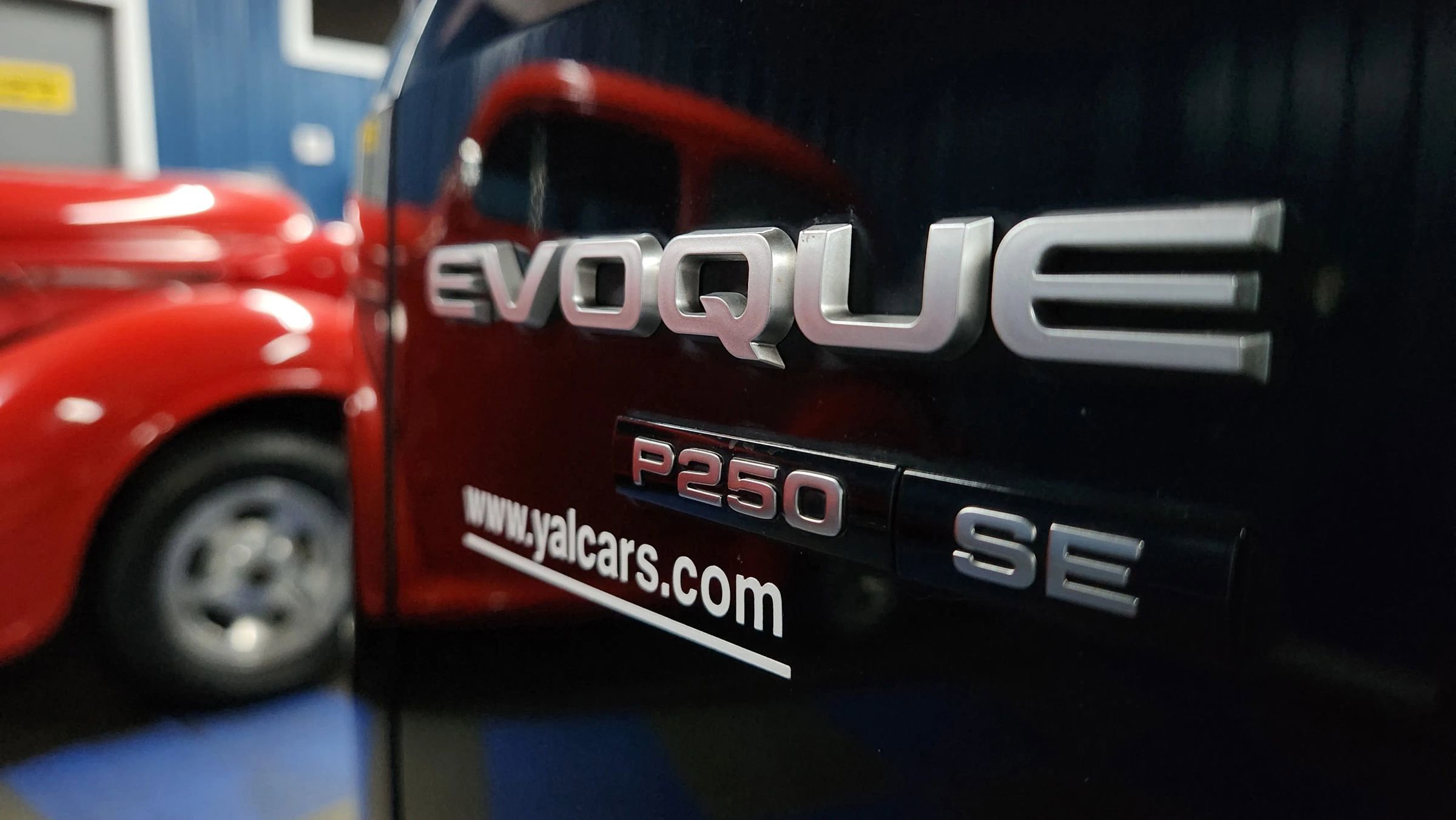 Used 2020 Land Rover Range Rover Evoque SE image 57