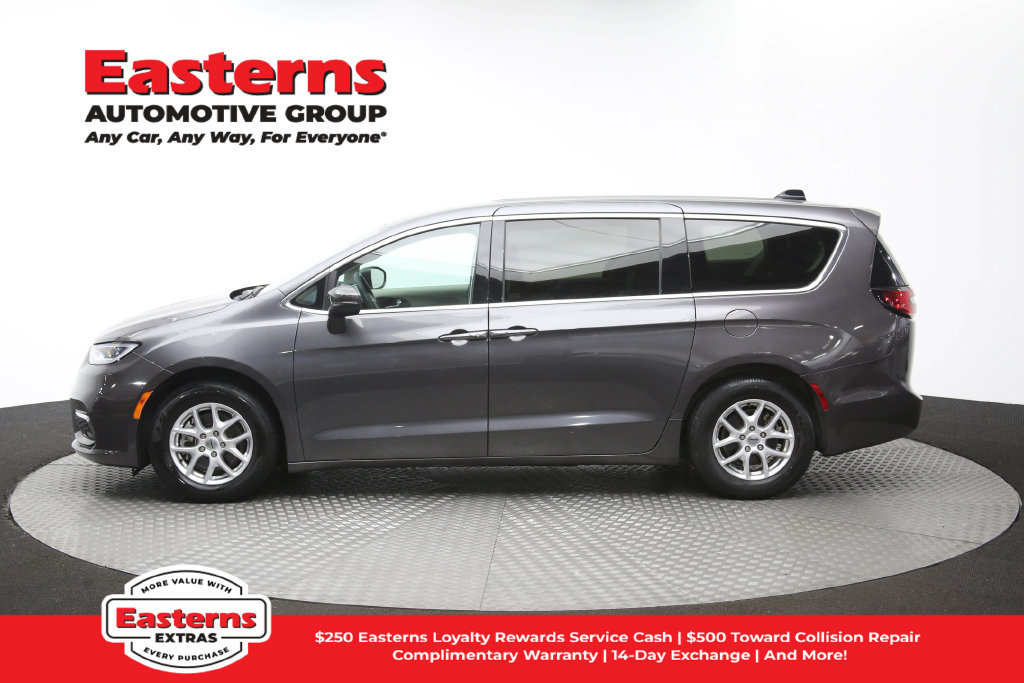Used 2023 Chrysler Pacifica Touring-L FWD image 62