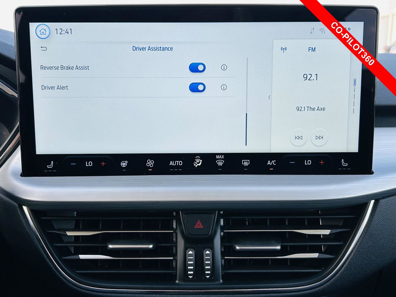 Used 2025 Ford Escape SE w/ PHEV Premium Package image 12