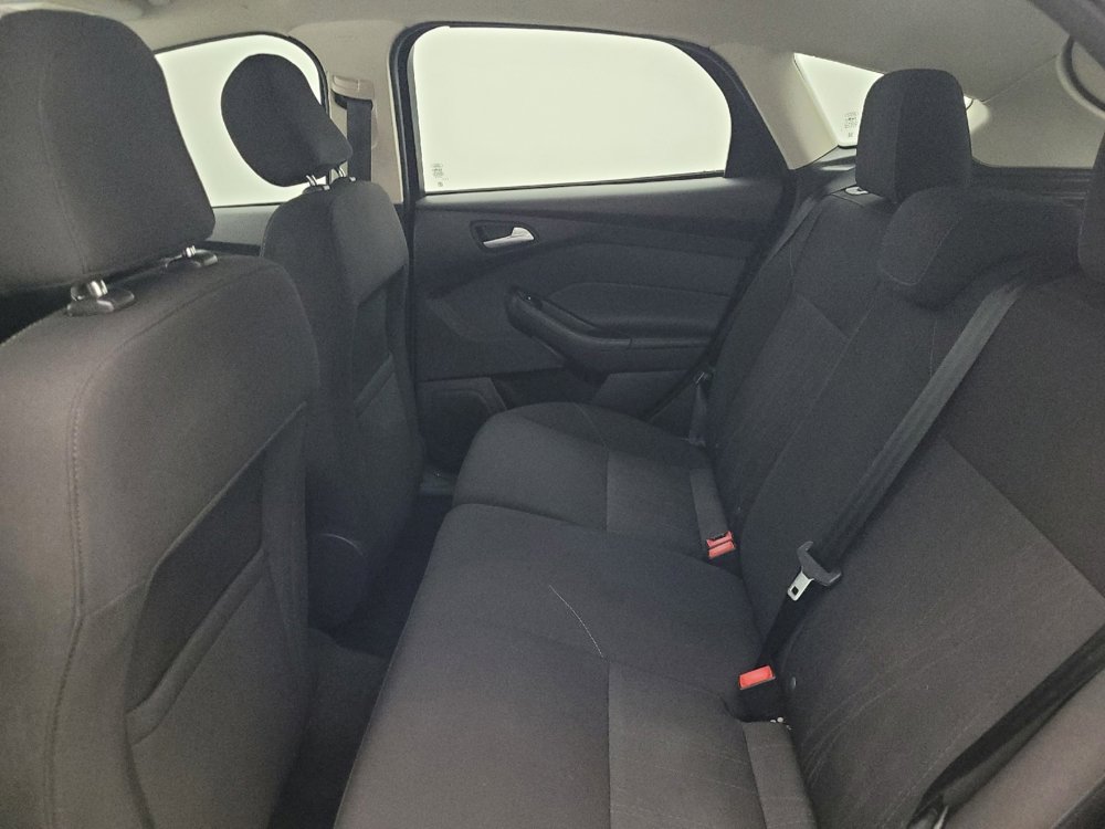 Used 2015 Ford Focus SE w/ SE Sport Package image 18