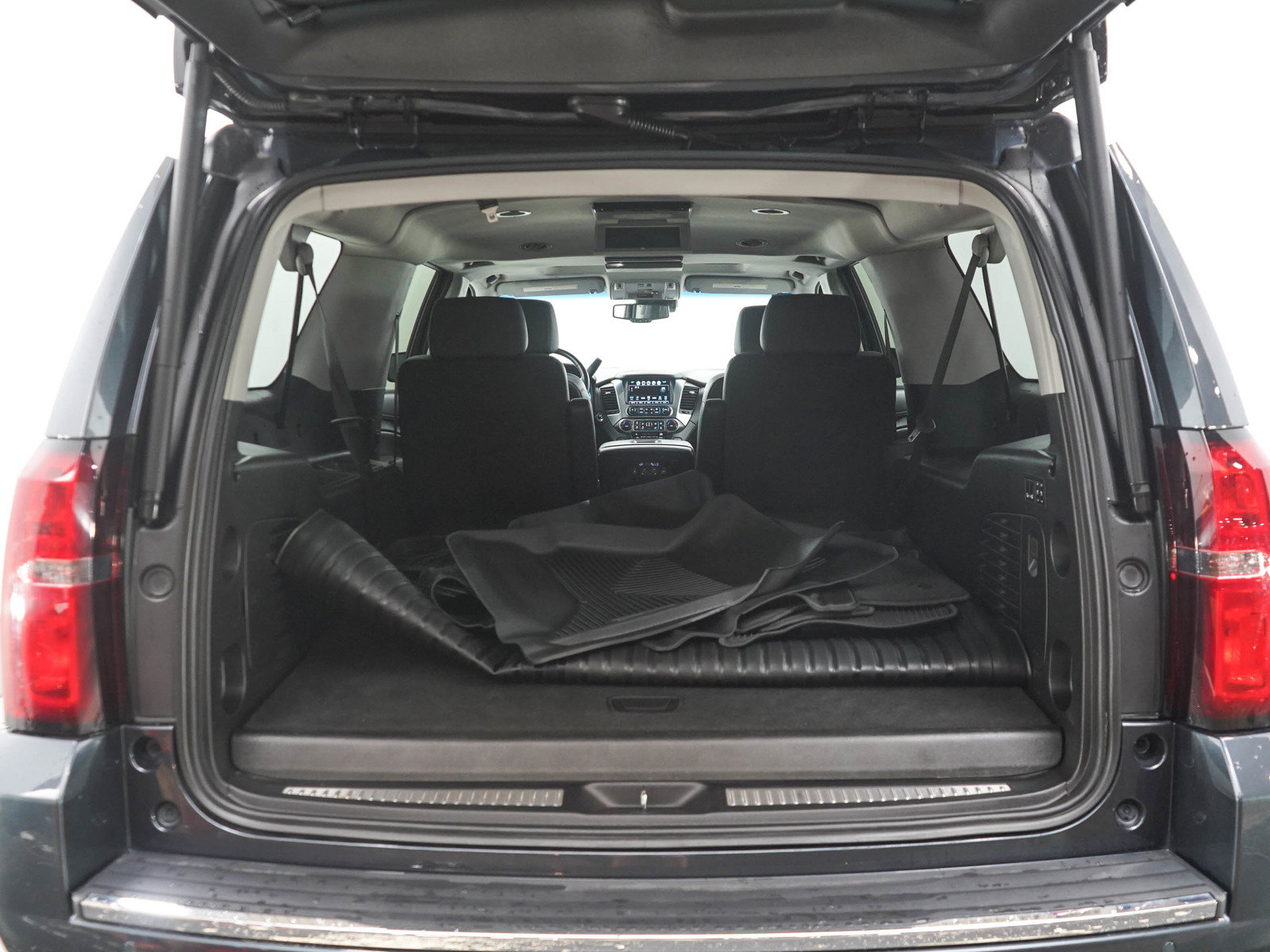 Used 2019 Chevrolet Suburban Premier AWD/4WD image 17