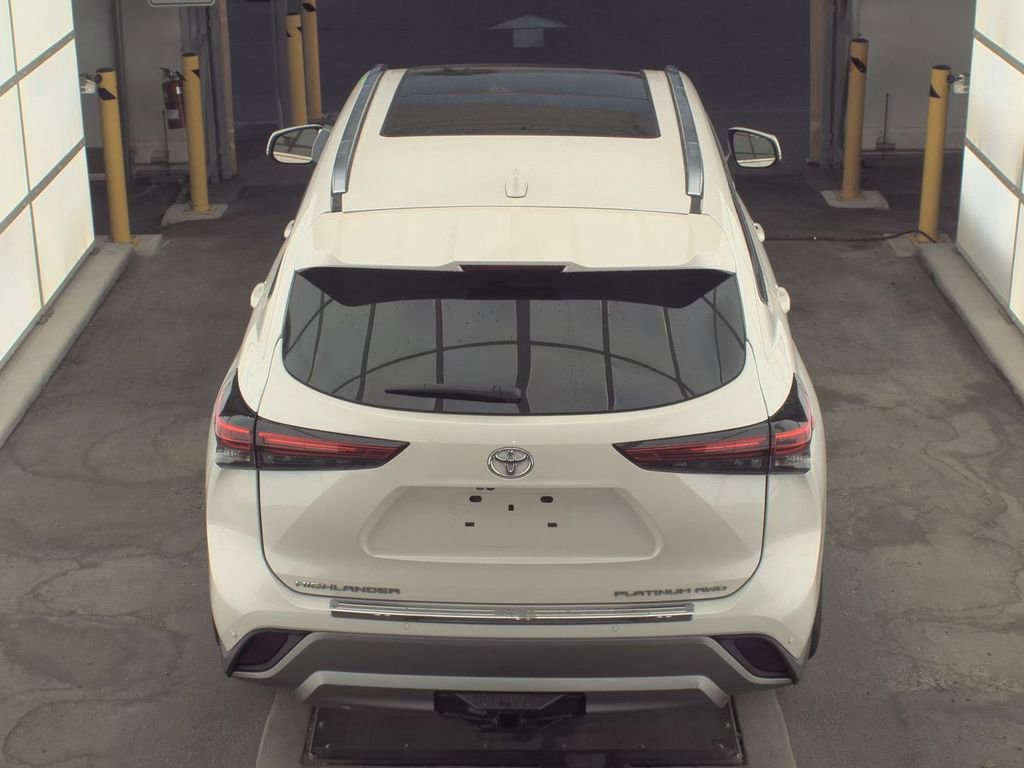 Used 2021 Toyota Highlander Platinum image 7