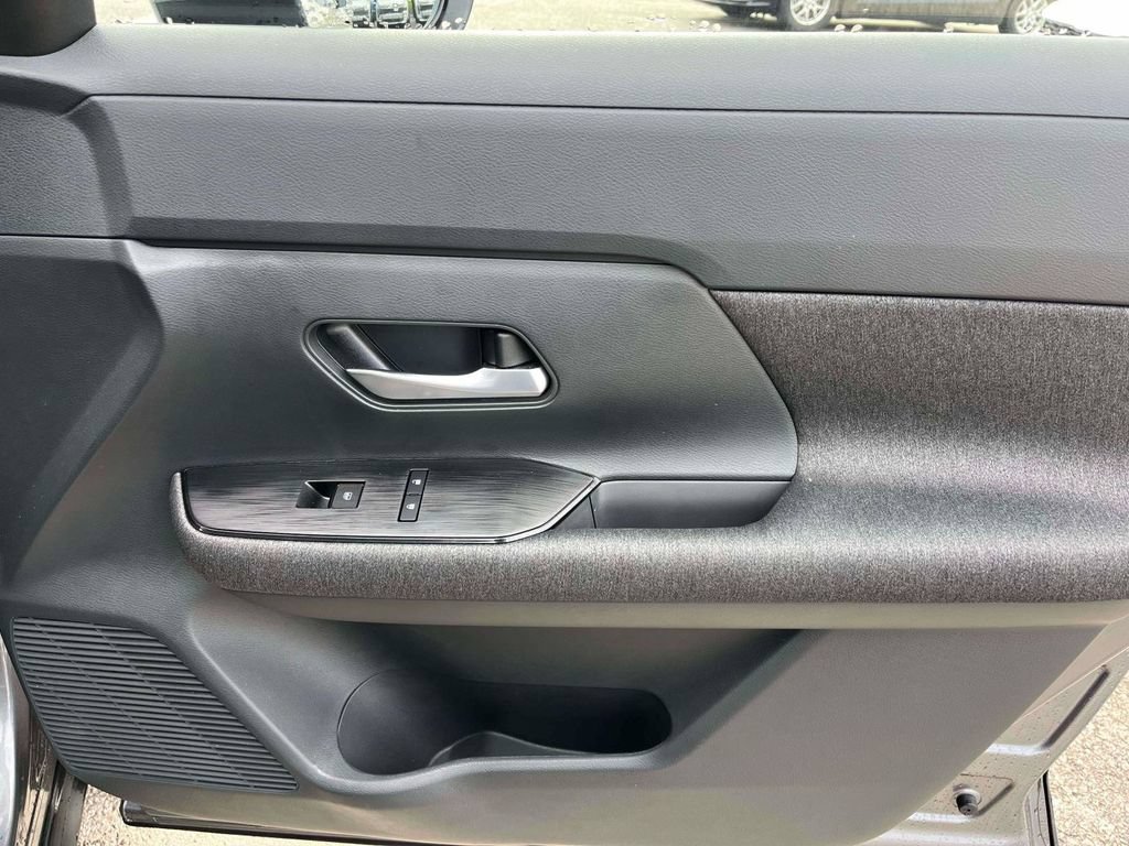 Used 2025 Nissan Kicks SV FWD image 10