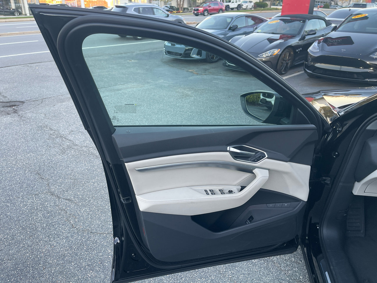 Used 2023 Audi e-tron Premium w/ Convenience Plus Package image 11