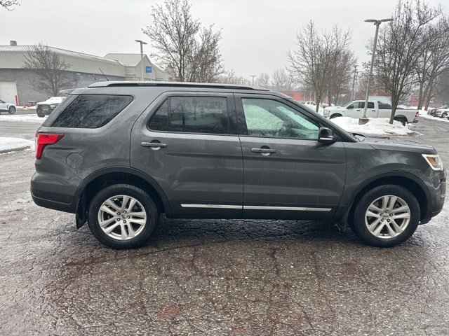 Used 2018 Ford Explorer XLT w/ Equipment Group 202A image 5