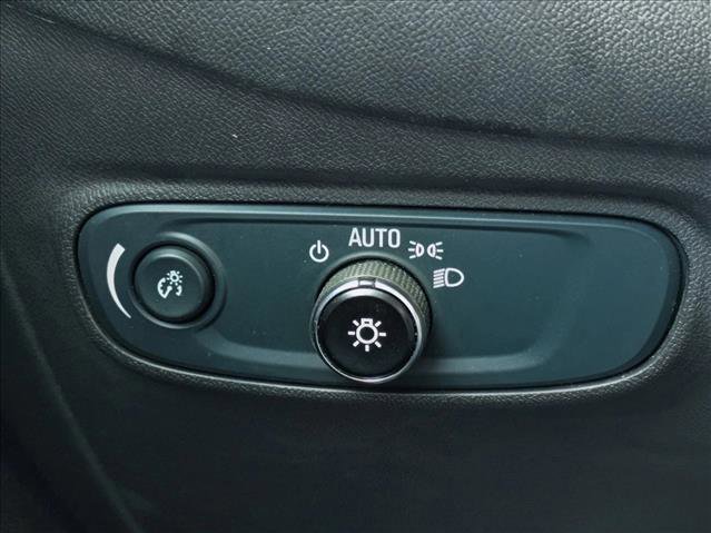 Used 2020 Chevrolet Equinox LS w/ LS Convenience Package image 13