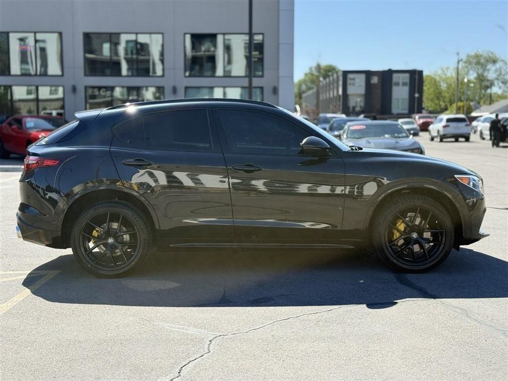 Used 2021 Alfa Romeo Stelvio Ti w/ Nero Edizione AWD/4WD image 8