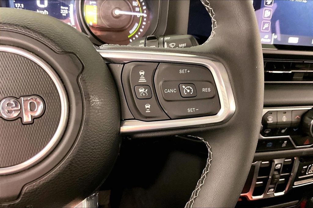 Used 2025 Jeep Wrangler Unlimited Sahara AWD/4WD image 11