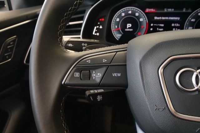 Used 2023 Audi Q8 Premium image 27