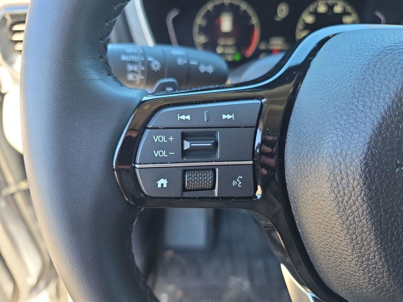 Used 2025 Honda Pilot Touring image 29