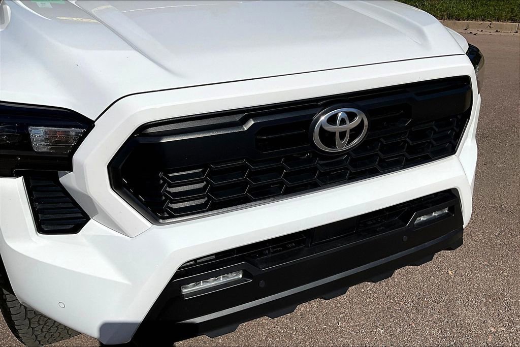 Used 2024 Toyota Tacoma TRD Off-Road image 31