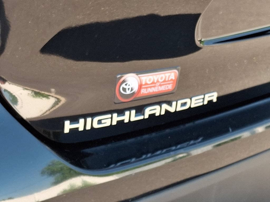 Certified 2025 Toyota Highlander LE AWD/4WD image 29