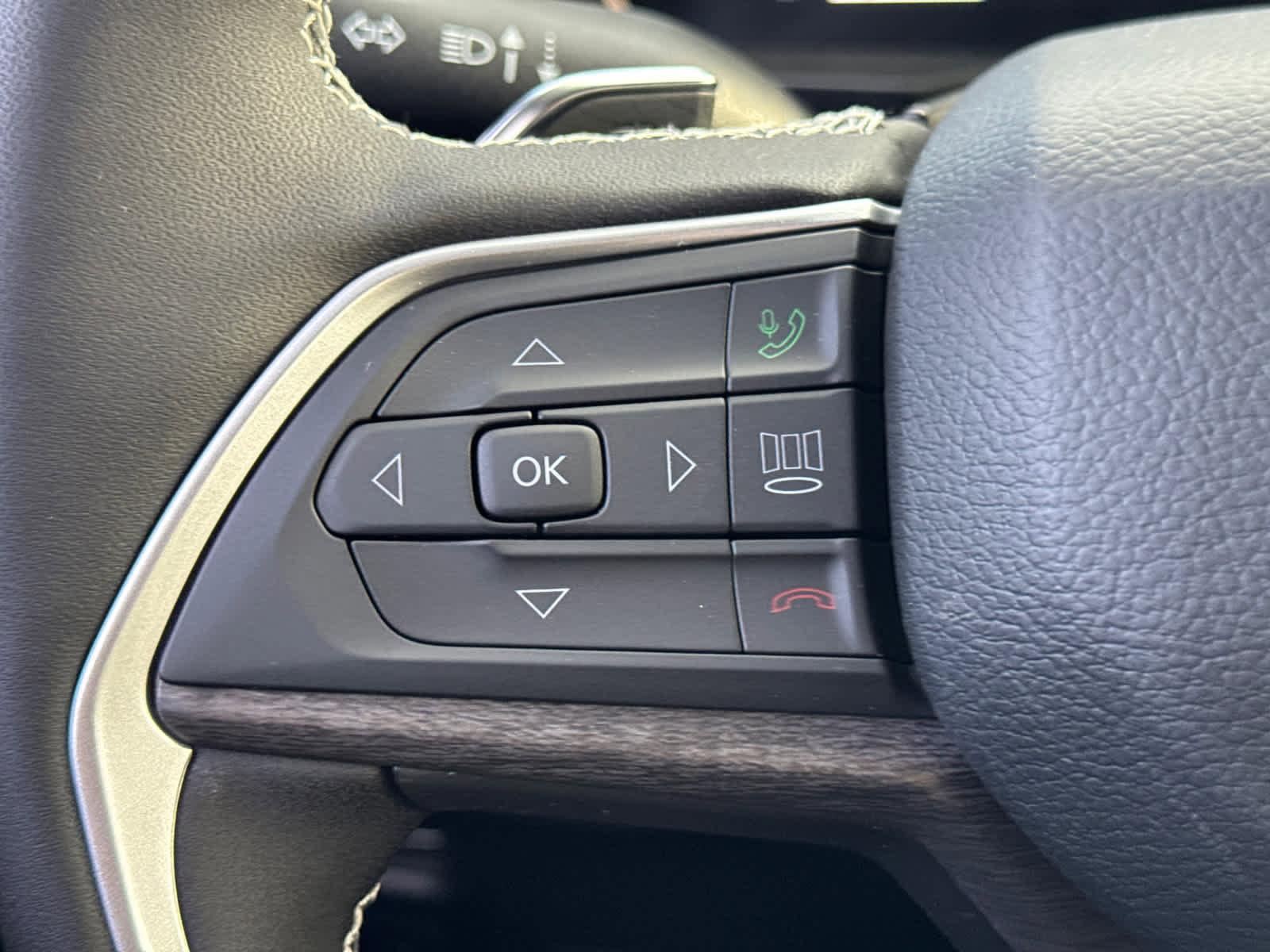 New 2025 Jeep Grand Cherokee Limited w/ Trailer Tow Package image 21