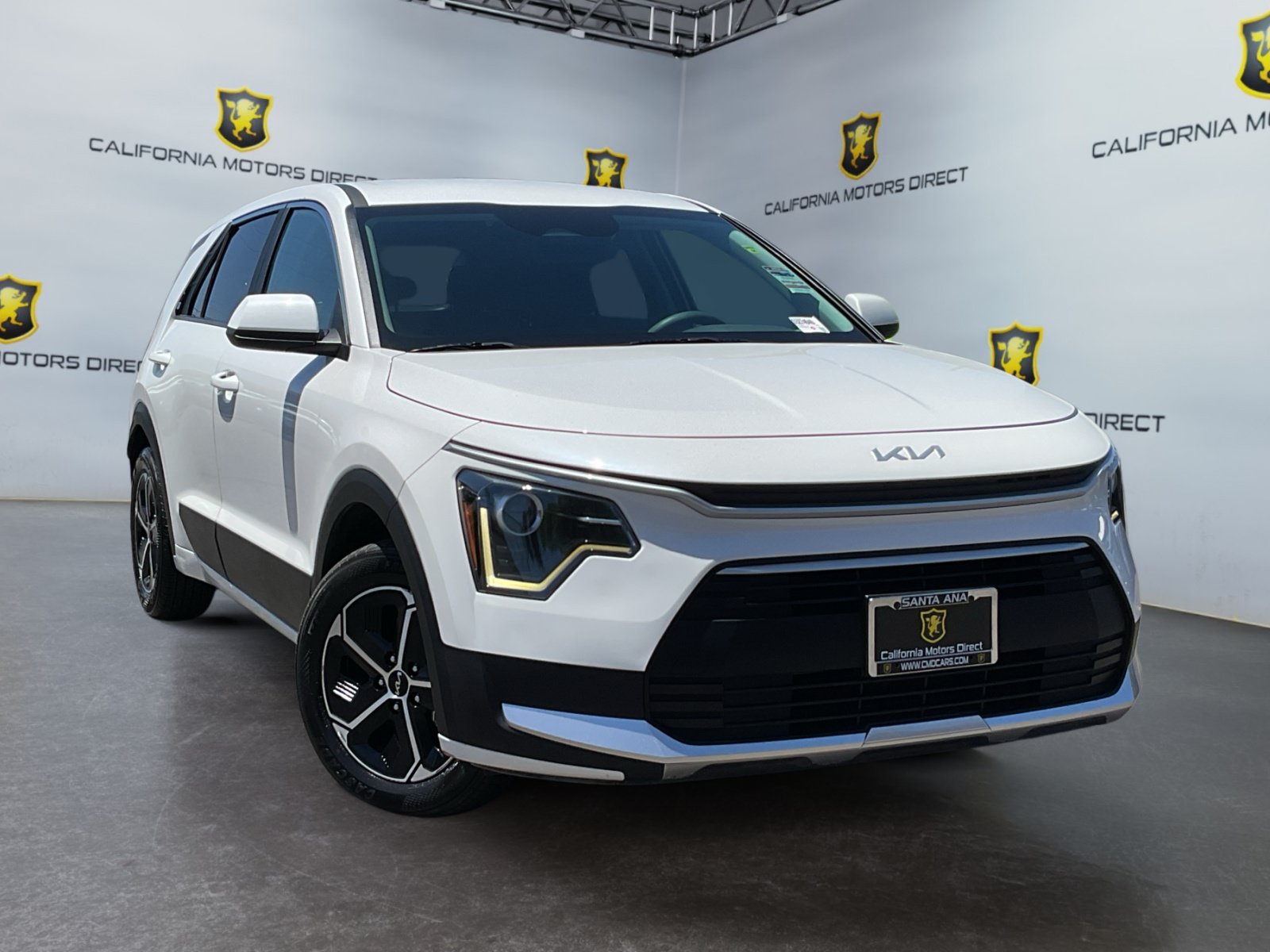 Used 2025 Kia Niro LX FWD image 3